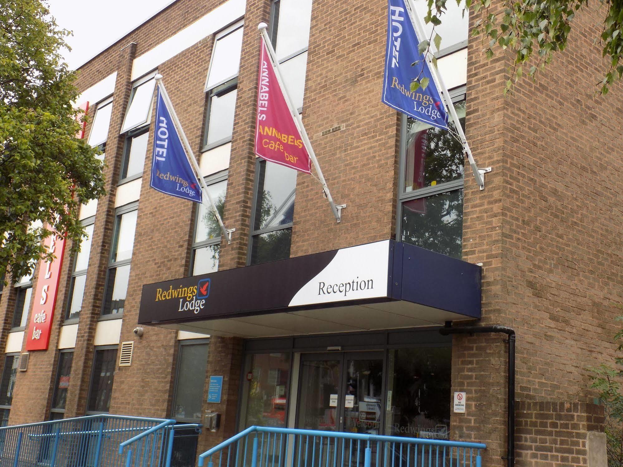 Redwings Lodge Wolverhampton Central Exterior photo